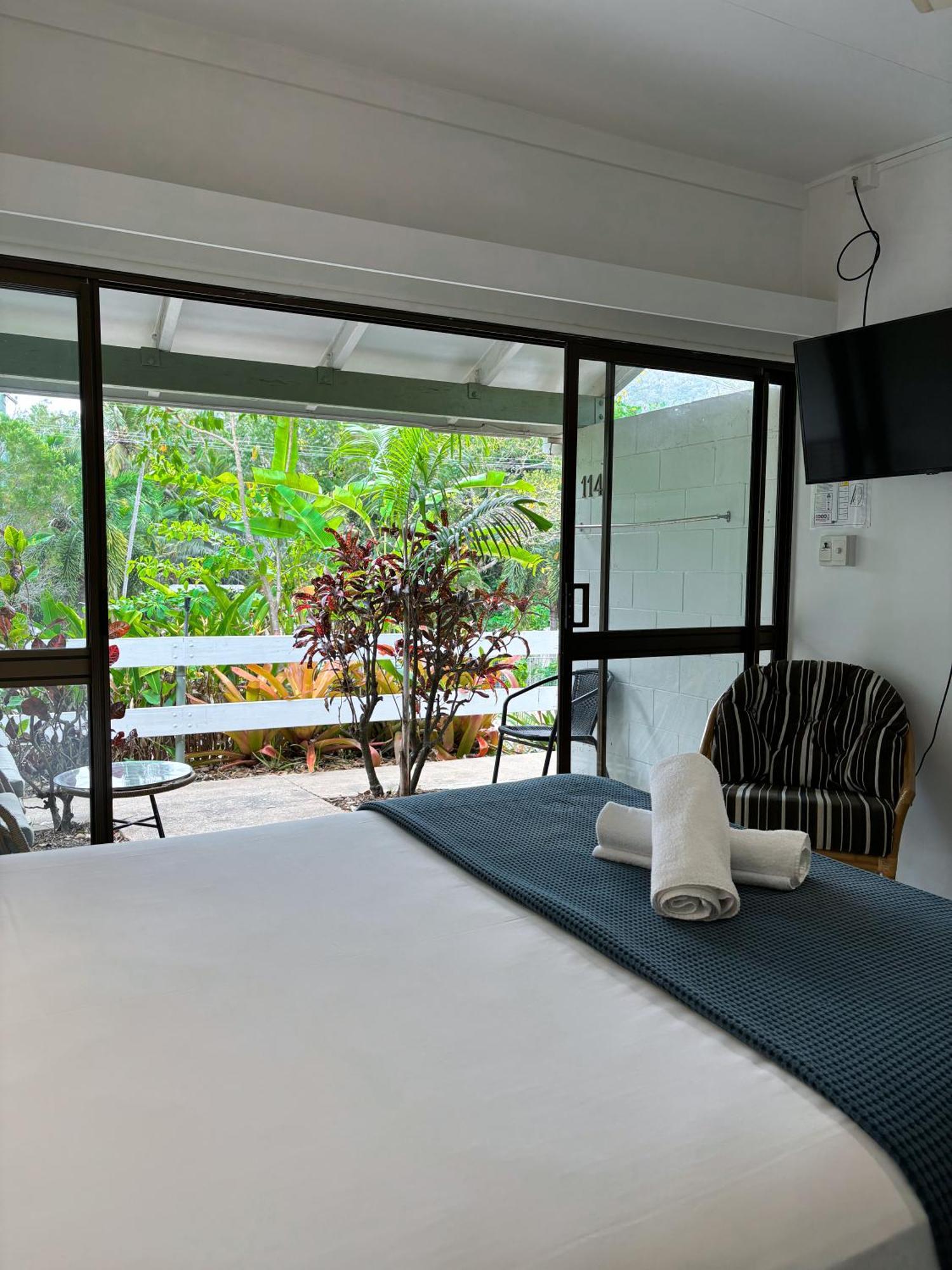 Amaroo On Mandalay, Magnetic Island Hotel Nelly Bay Exterior photo