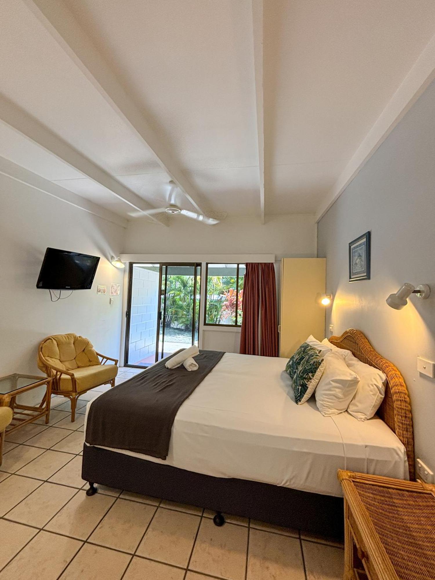 Amaroo On Mandalay, Magnetic Island Hotel Nelly Bay Exterior photo