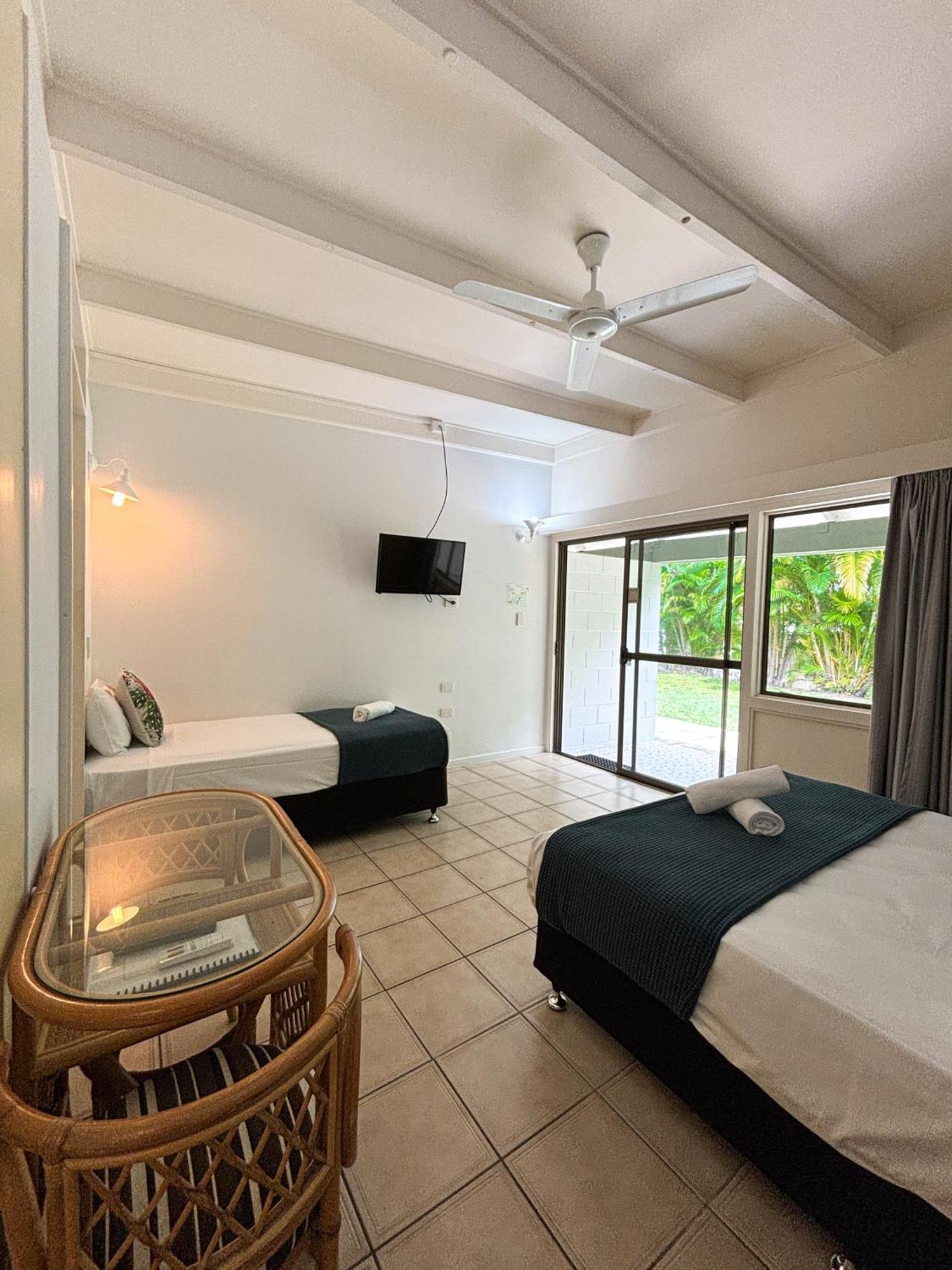 Amaroo On Mandalay, Magnetic Island Hotel Nelly Bay Exterior photo