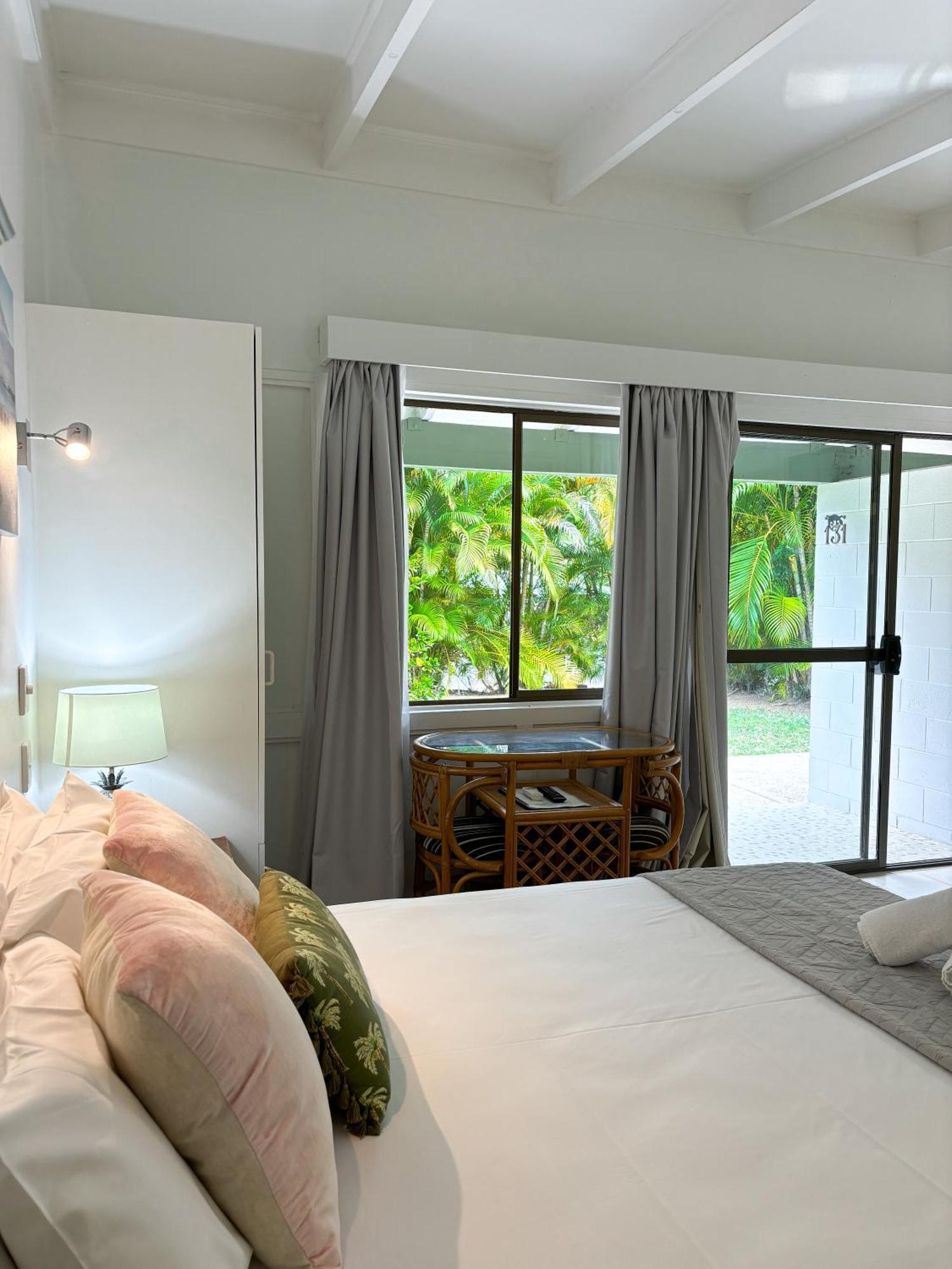 Amaroo On Mandalay, Magnetic Island Hotel Nelly Bay Exterior photo