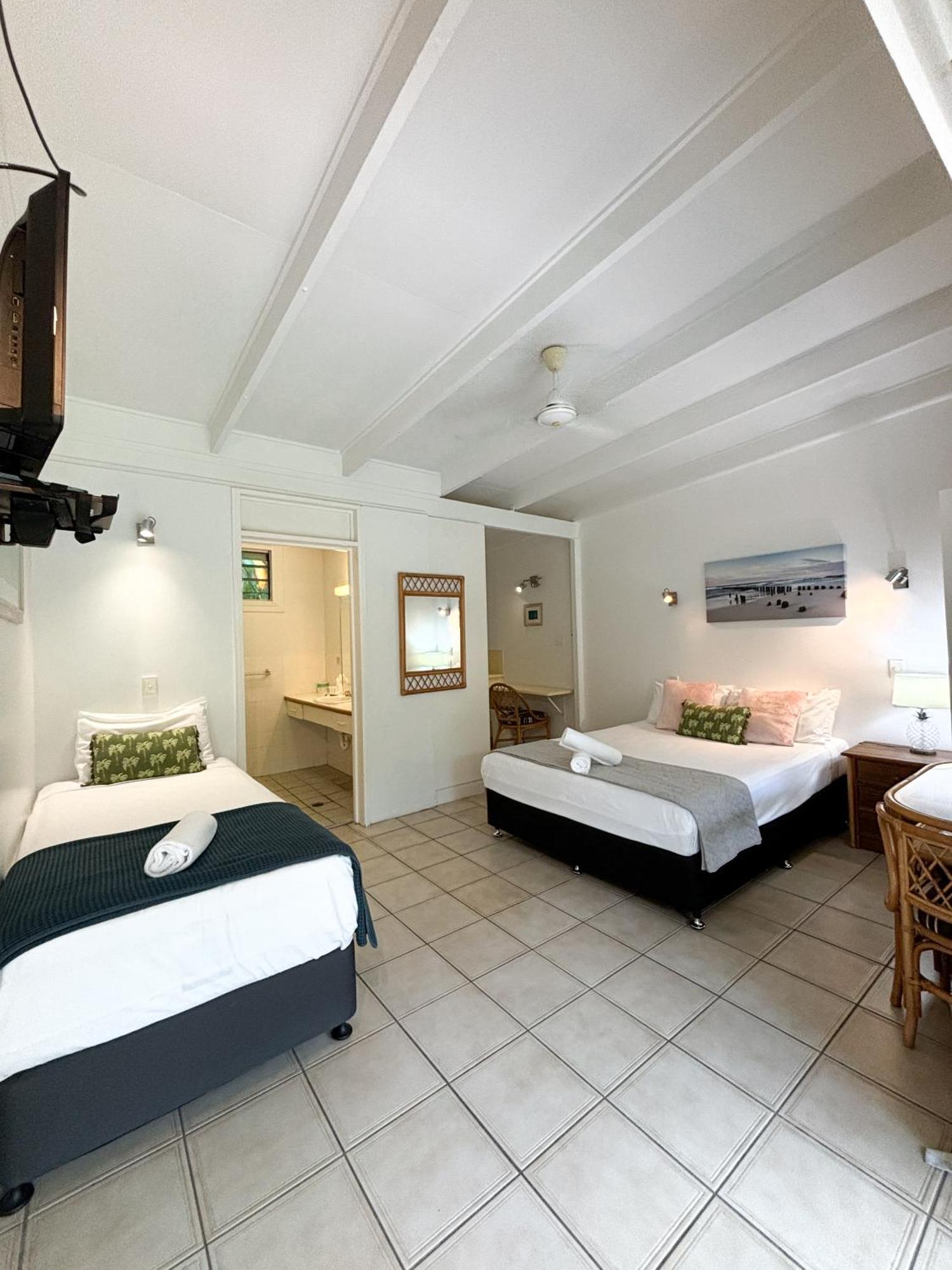 Amaroo On Mandalay, Magnetic Island Hotel Nelly Bay Exterior photo